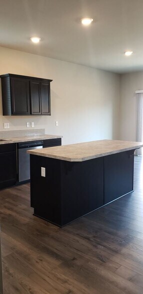Building Photo - 10708 Tahoma Ct E