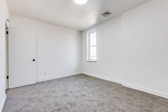 Building Photo - 2439 Arlington Ave