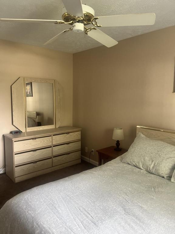 Building Photo - 549 White River Dr