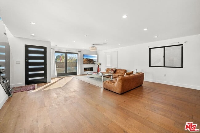 Building Photo - 411 Grand Blvd