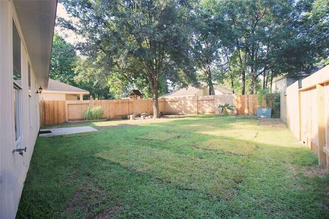 Building Photo - 6 Thicket Grove Pl