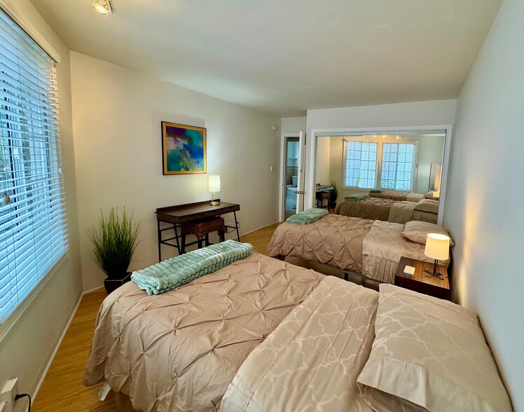 2 Twins in send bedroom - 1320 S Beverly Glen Blvd