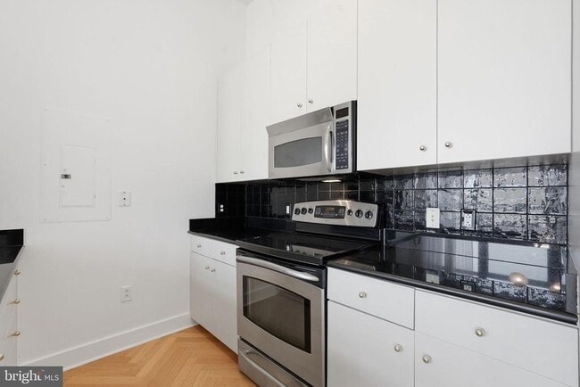 Building Photo - 520 John Carlyle St