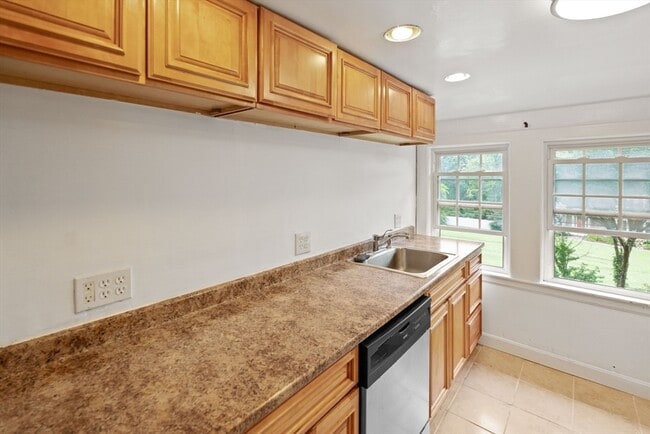 Building Photo - 334 Walpole St