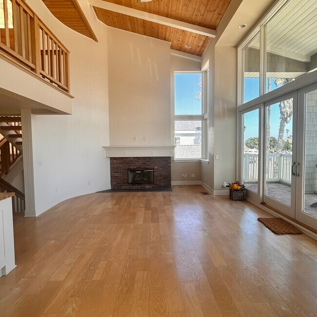 Building Photo - 3329 Harbor Blvd