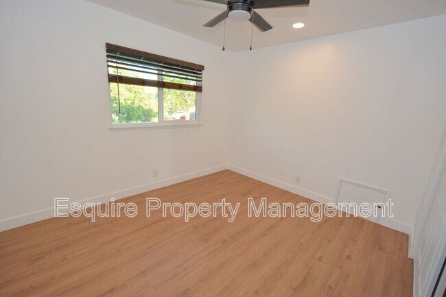 Building Photo - 729 Mardigras Ct