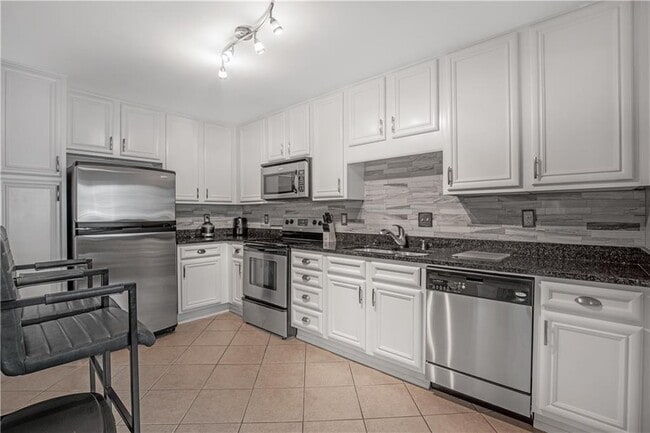 Building Photo - 1468 Briarwood Rd NE