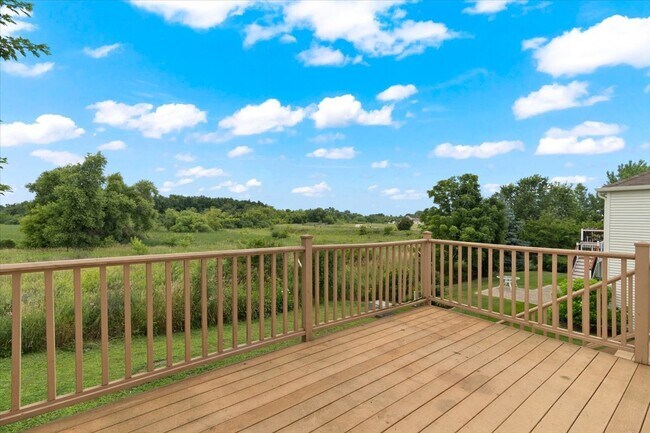 Building Photo - 966 Forest View Way