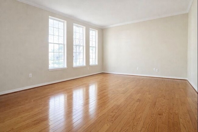 Building Photo - 702 Epperson Way