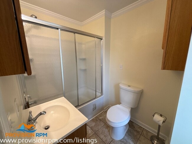 Building Photo - 221 Rosewood St