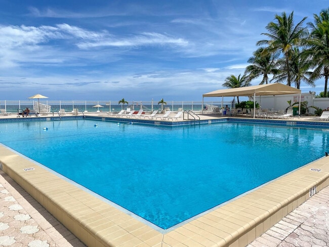 Building Photo - 3505 S Ocean Dr