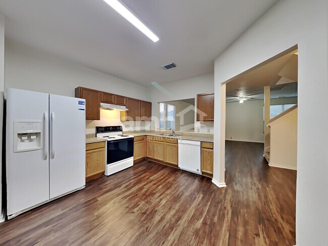 Building Photo - 6013 Midcrown Dr