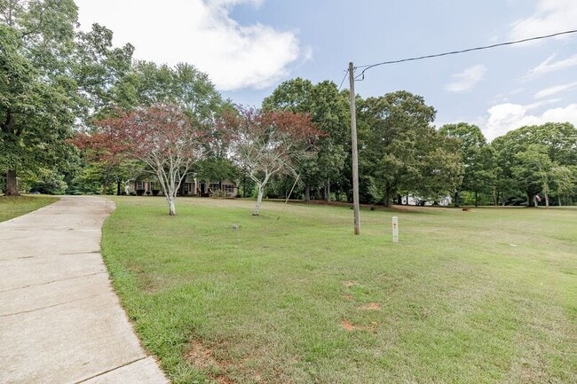 Building Photo - 2603 Hog Mountain Rd