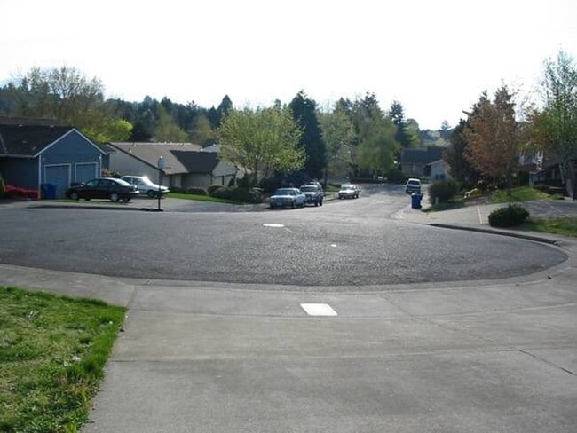 Building Photo - South Salem Neighborhood