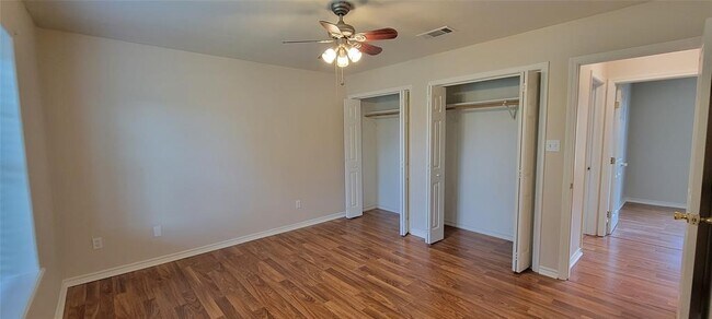 Building Photo - 195 Cardinal Dr