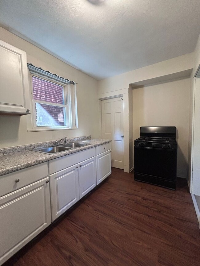 Building Photo - 3 Bedroom 1 Bathroom Home (Perry South)