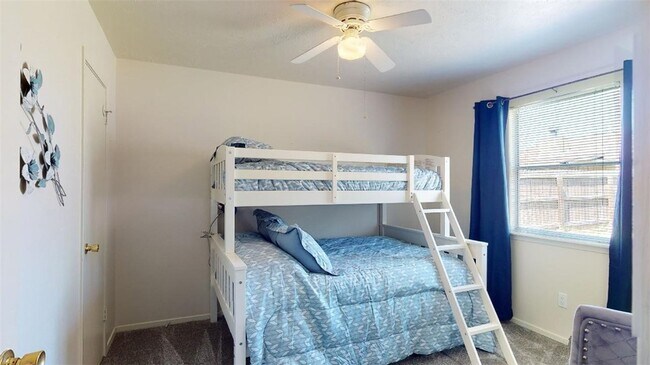 Building Photo - 3906 Sioux Cir