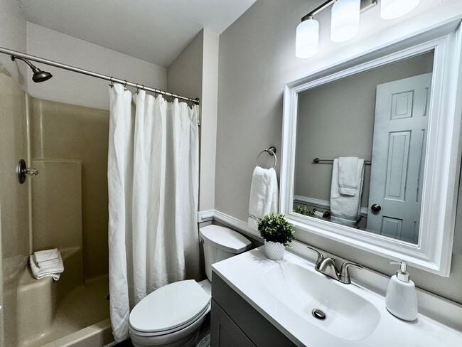 Building Photo - READY NOW!! Completely Updated 3-Bedroom Townhome in Kempsville Lake! Fenced Backyard - Pet Frien...