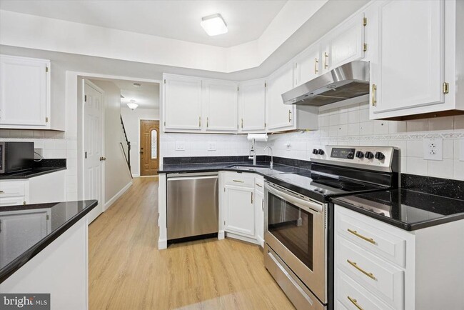 Building Photo - 21 Parc Ridge Dr