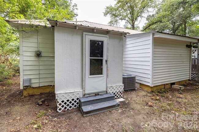 Building Photo - 629 Colston St