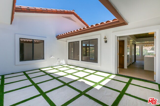 Building Photo - 5109 Lakeview Canyon Rd