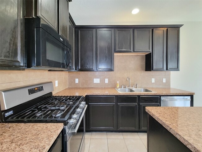 Building Photo - 17146 Amarose Dr