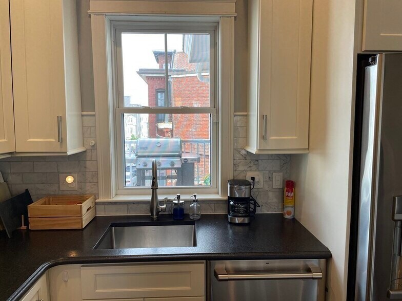 Building Photo - 342 Dorchester St