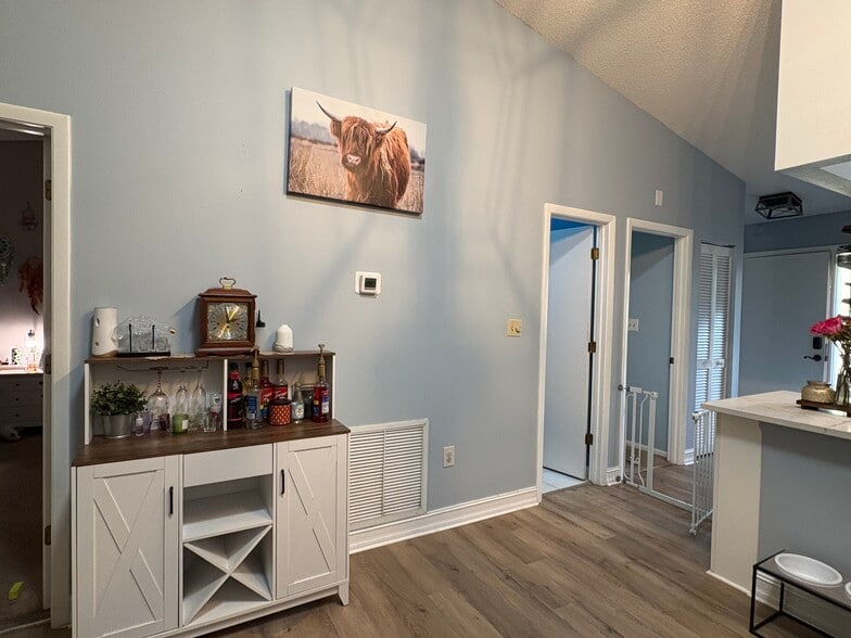 Building Photo - 746 N Jefferson Ave