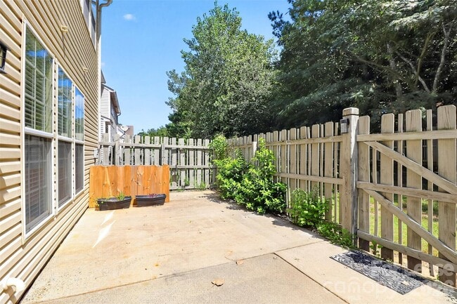 Building Photo - 8115 Kincaid Ct