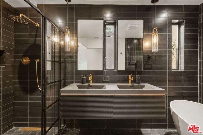 Building Photo - 3601 Dixie Canyon Pl