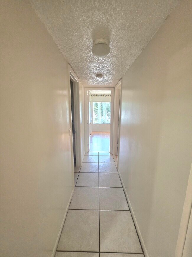 Building Photo - 203 Foxtail Dr
