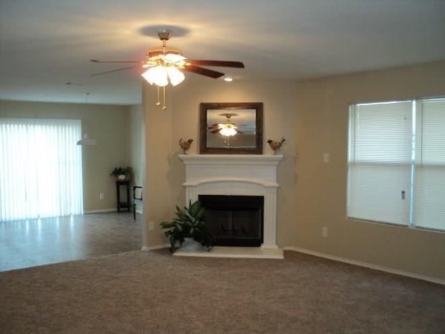 Building Photo - Fort Worth 3/2/2 Open living area