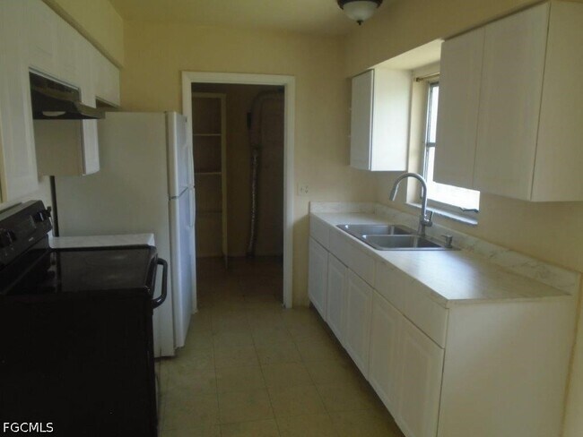 Building Photo - 2625 Linhart Ave