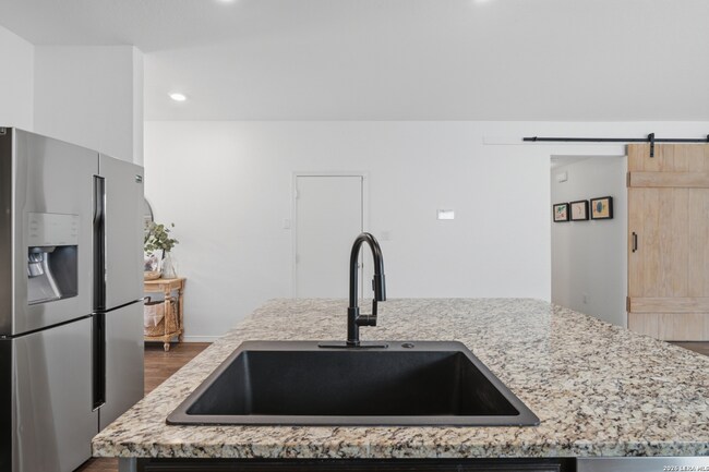 Building Photo - 5125 Blue Ivy