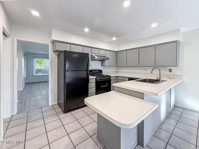 Building Photo - 4150 Lake Harbor Ln