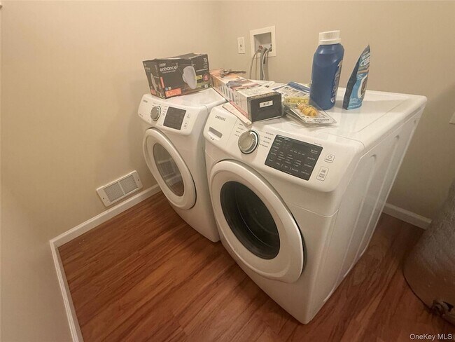 Building Photo - 192 S Long Beach Rd