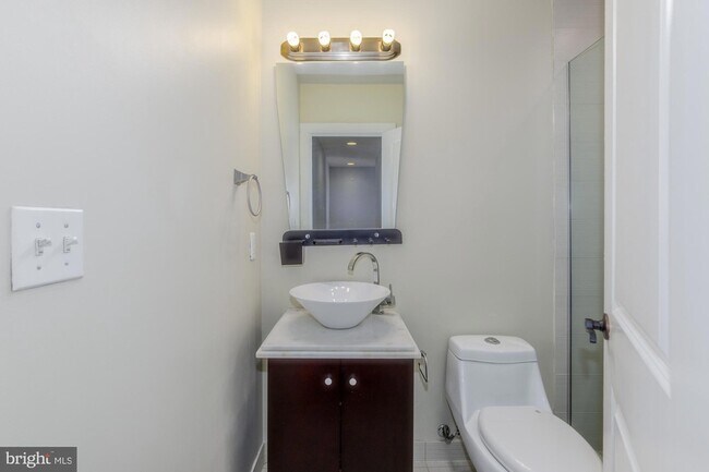 Building Photo - 1409 G St NE