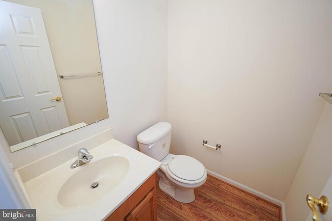 Building Photo - 420 Parkview Ct