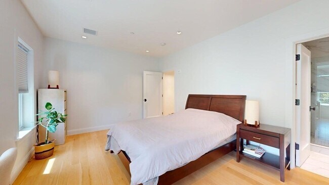 Building Photo - 21 Crowninshield Rd