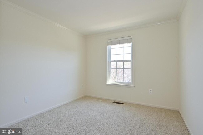 Building Photo - 7415 Gillingham Row