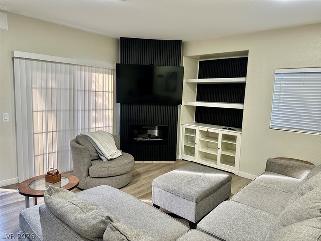 Building Photo - 4730 E Craig Rd