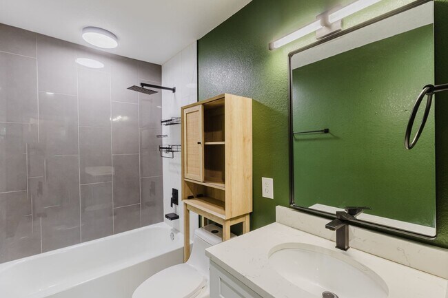 Building Photo - Great updated house in Southeast Denver near Cherry Hills!