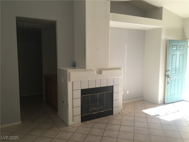 Building Photo - 1405 Iron Springs Dr