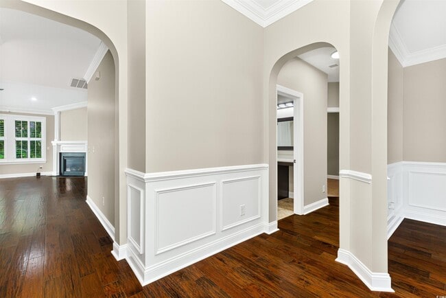 Building Photo - 1592 Buckingham Ave