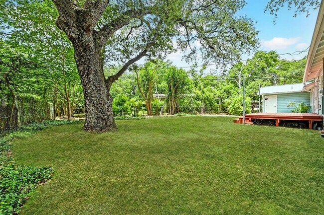 Building Photo - 4928 Strass Dr