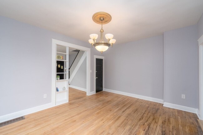 Building Photo - 737 E 37th St
