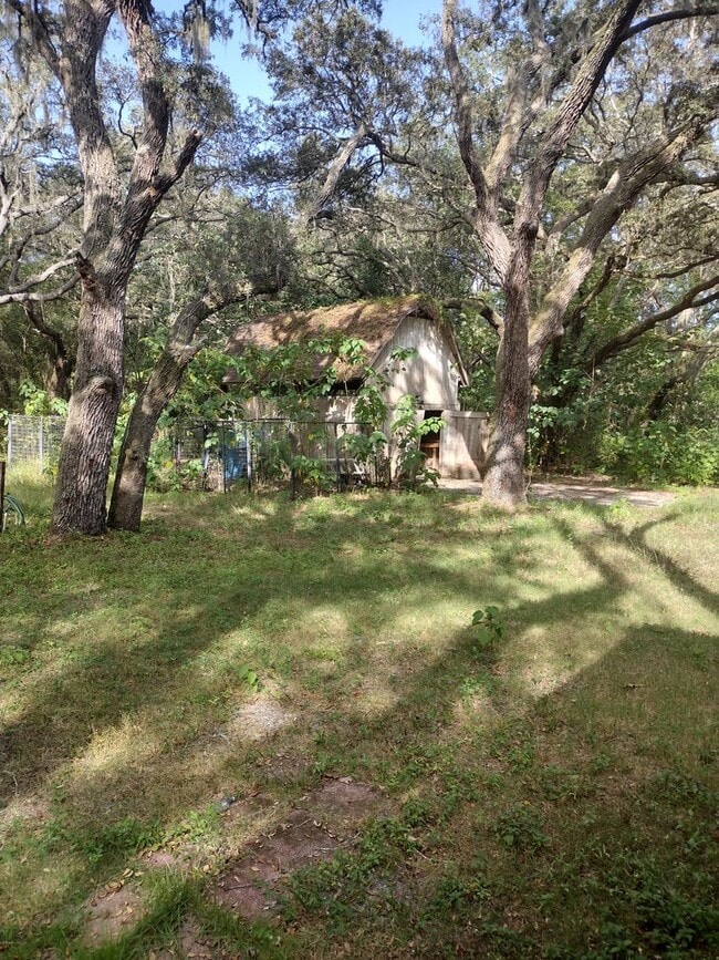 Building Photo - 3 bedroom 2 bathroom Home on 2 1/5 acres