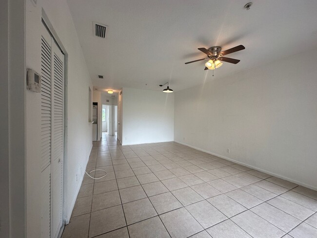 Building Photo - 3 Bedroom Townhome in West Palm Beach