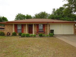 Building Photo - 1900 Carla Ave