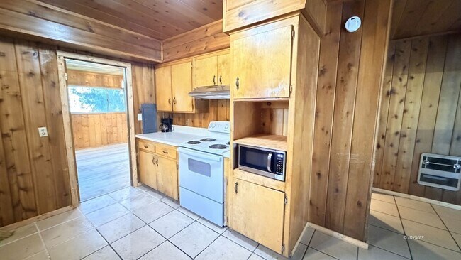 Building Photo - 53510 Country Club Dr